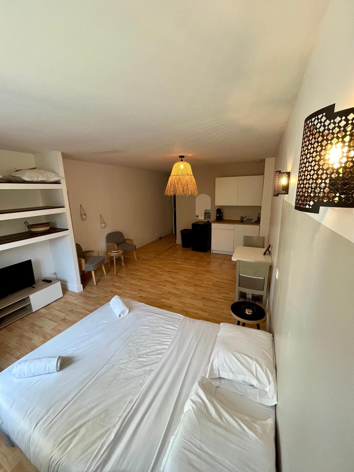 Appartement Chloe Du Lac Montferrat  Esterno foto